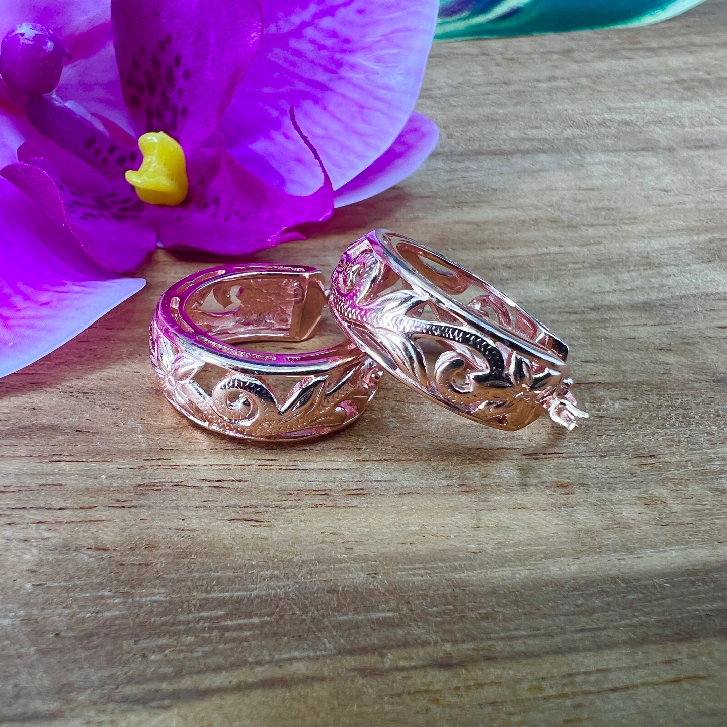 Hawaiian Scroll Cutout 3D Hoop Earrings