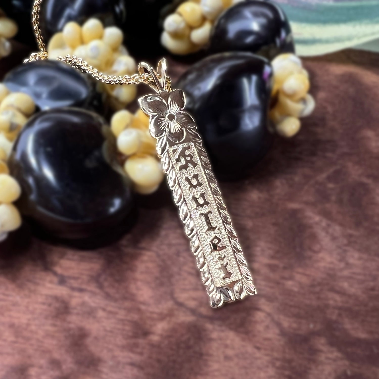 Custom Hawaiian Heirloom Vertical Bar Pendant