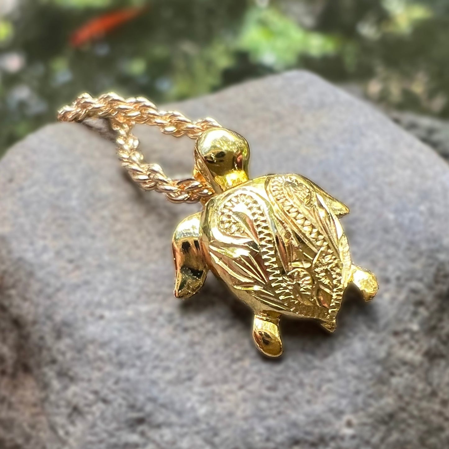 Manini Gold Honu Turtle Pendant w/Chain