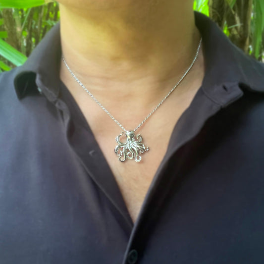 Akamai He’e Pendant w/ Rope Chain