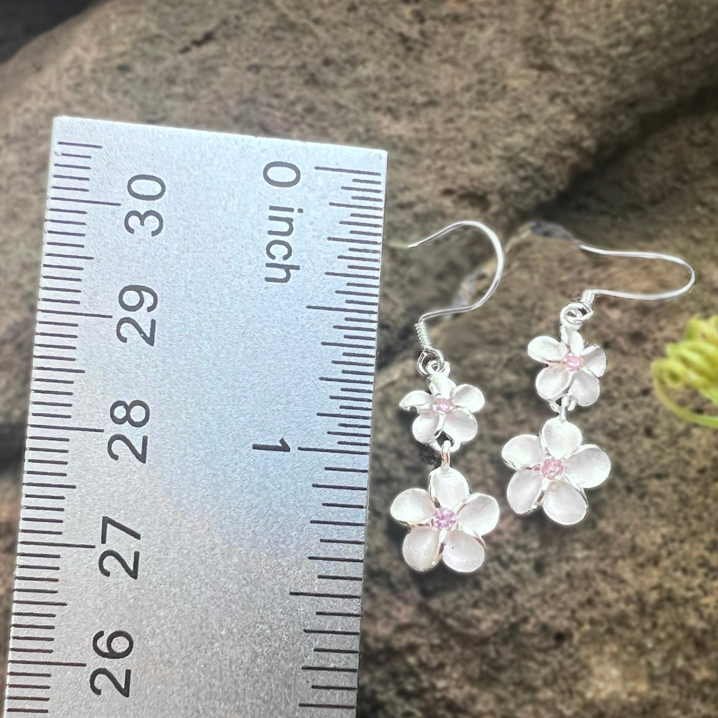 ‘Elua Plumeria Dangle Earrings