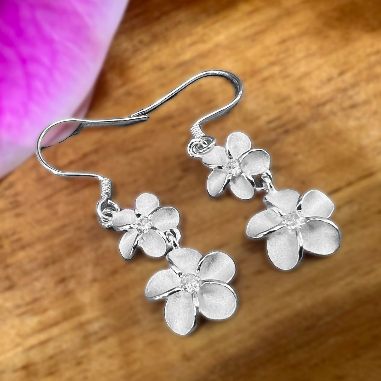 ‘Elua Plumeria Dangle Earrings