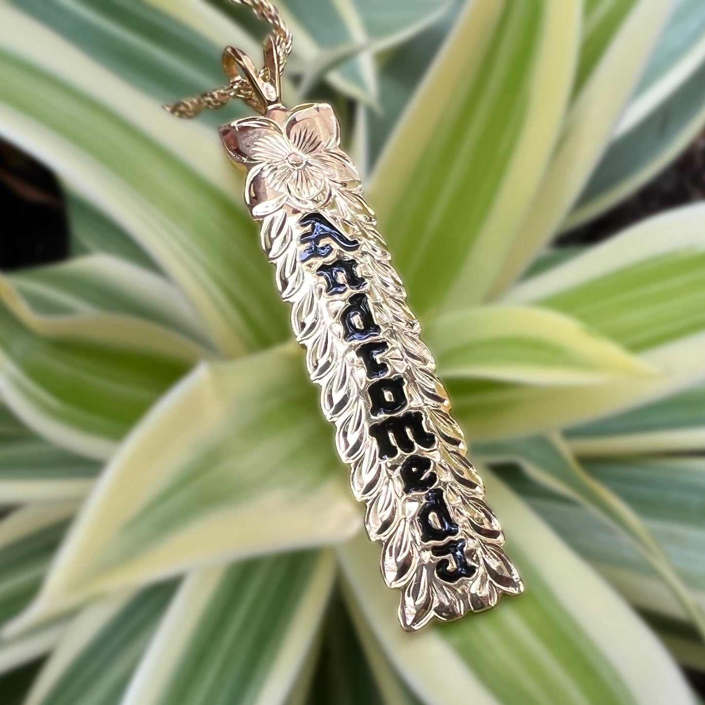 Custom Hawaiian Heirloom Vertical Bar Pendant