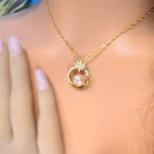 Momi Palm Pendant