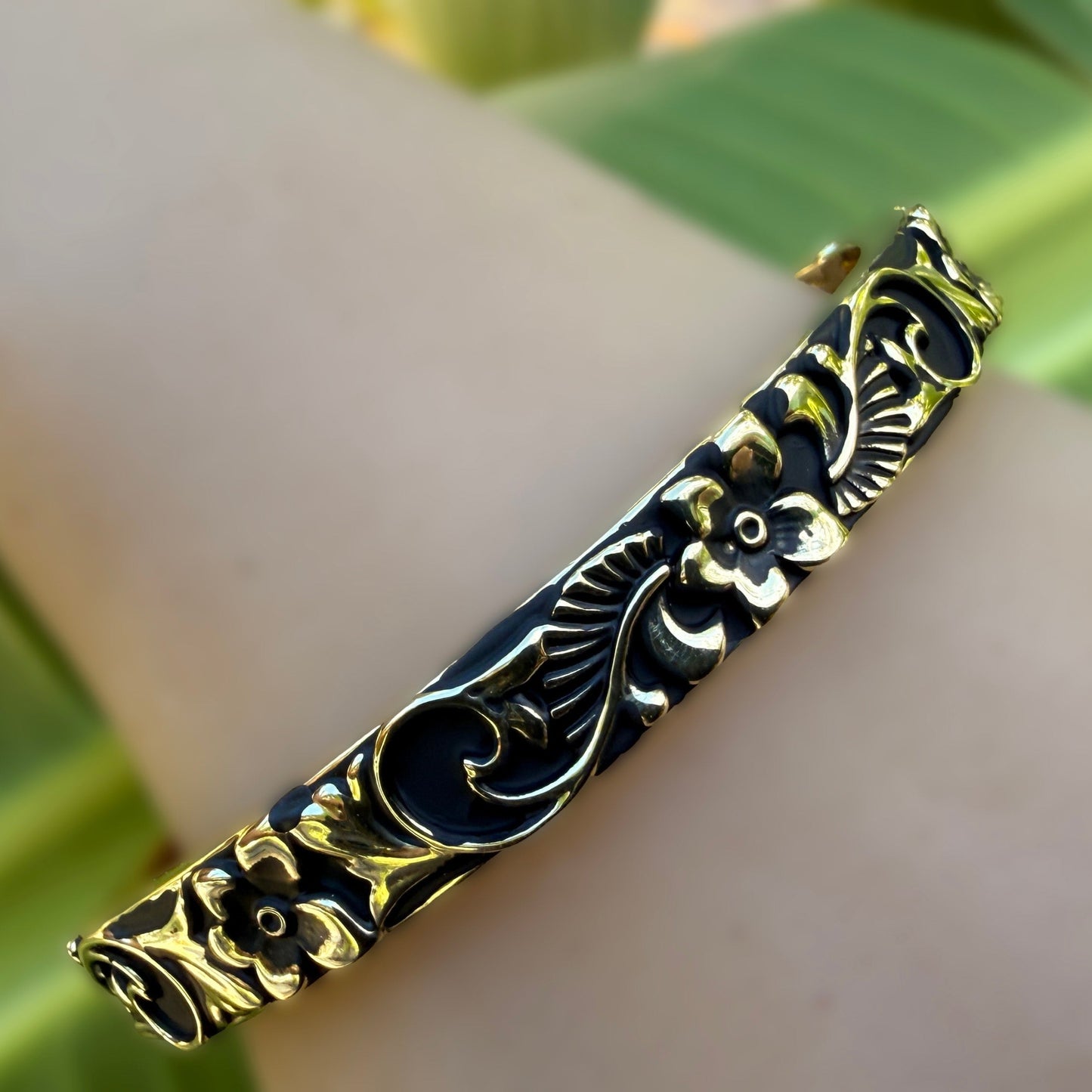 Lau Nani Hinged Bangle