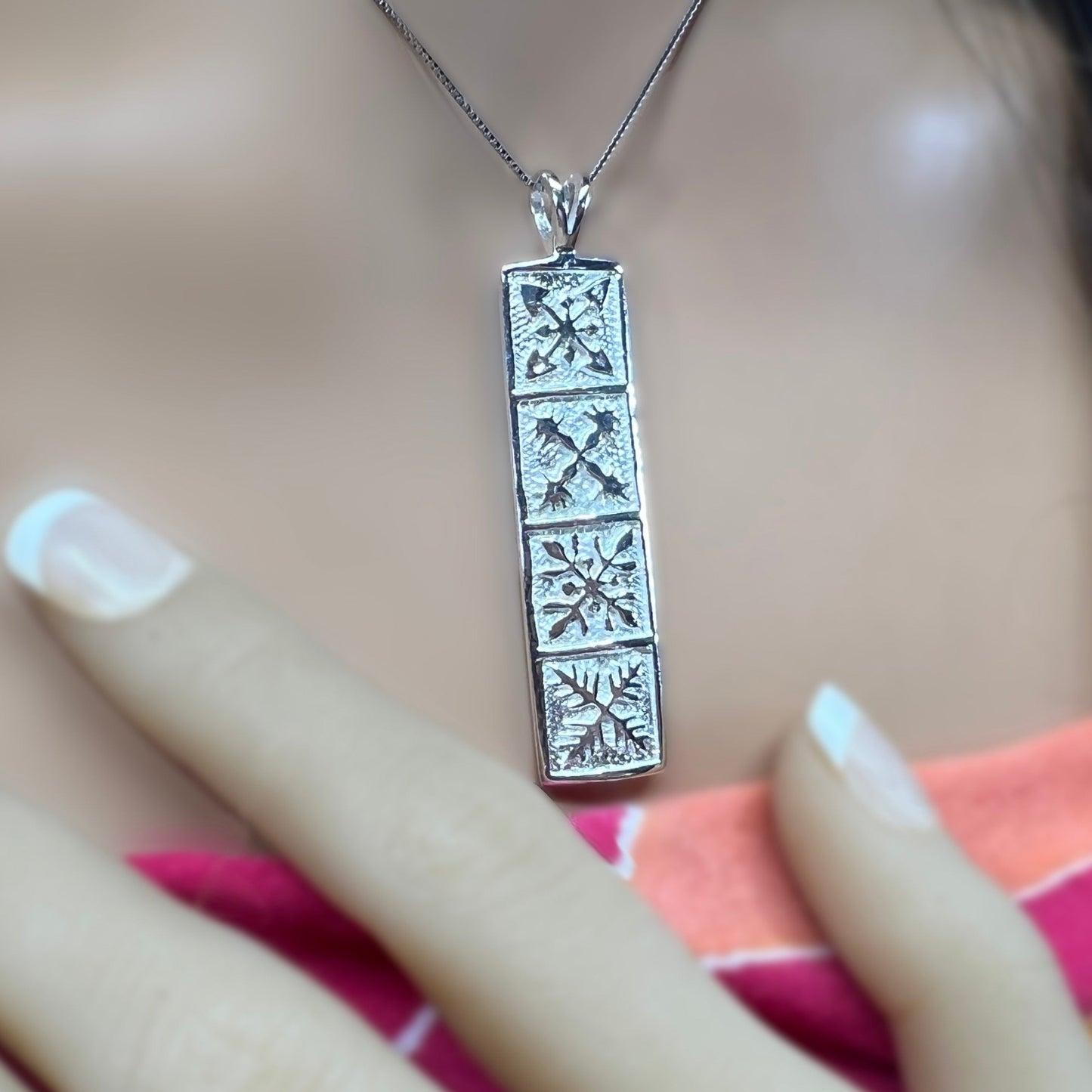 Loa Quilt Pendant w/Chain