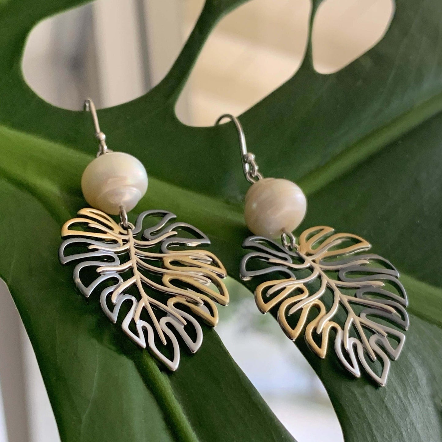 Monstera White Pearl Earrings