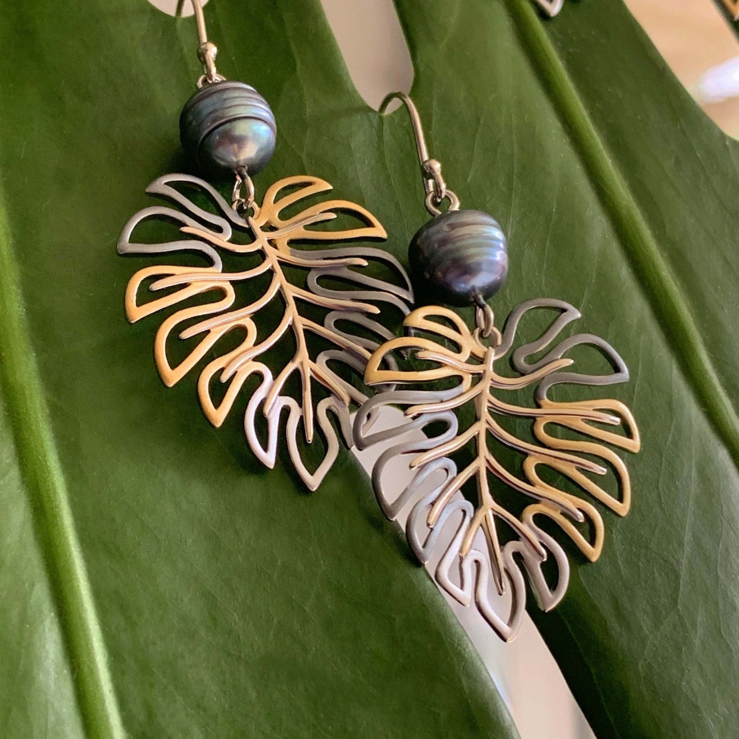 Monstera Black Pearl Earrings