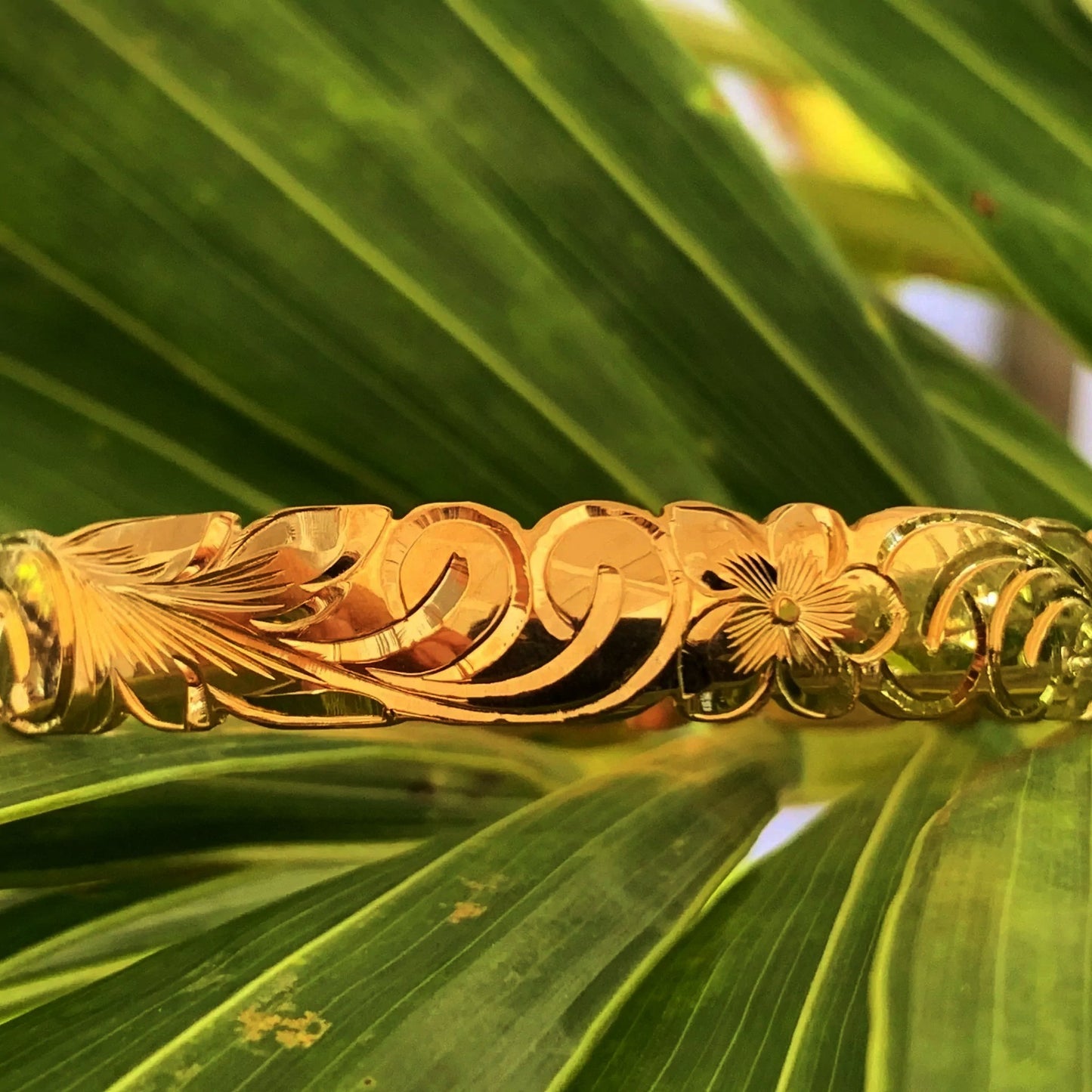 Custom 10mm Bracelet with scallop edge design.