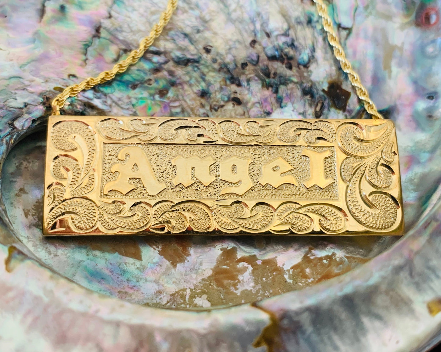 Custom Hawaiian Heirloom 18MM Nameplate w/ Chain