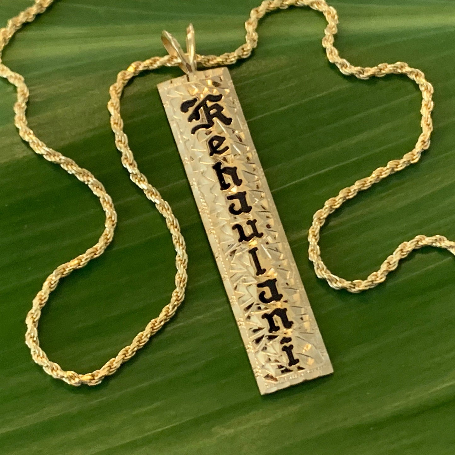 Custom Hawaiian Heirloom Vertical Bar Pendant