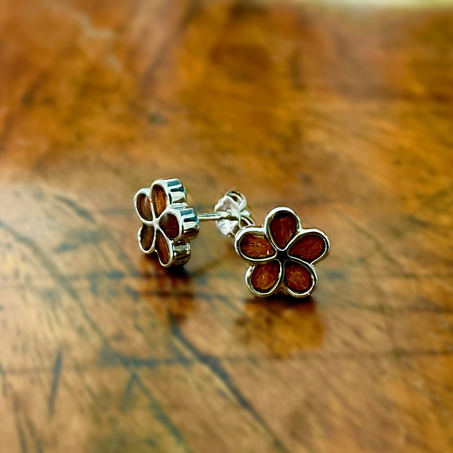 Koa Button Earring in Flower Style