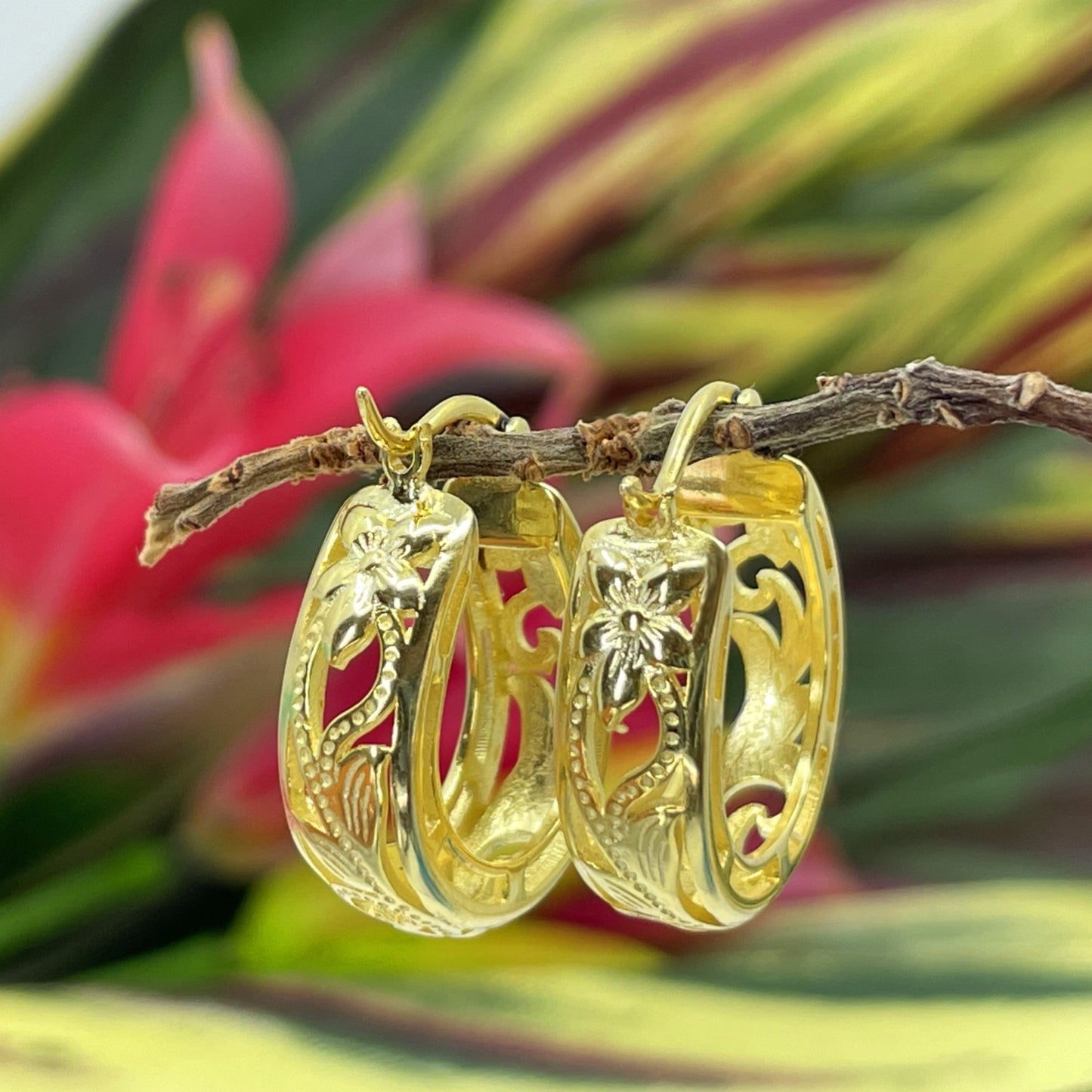 Hawaiian Scroll 3D Cutout Hoop Earrings