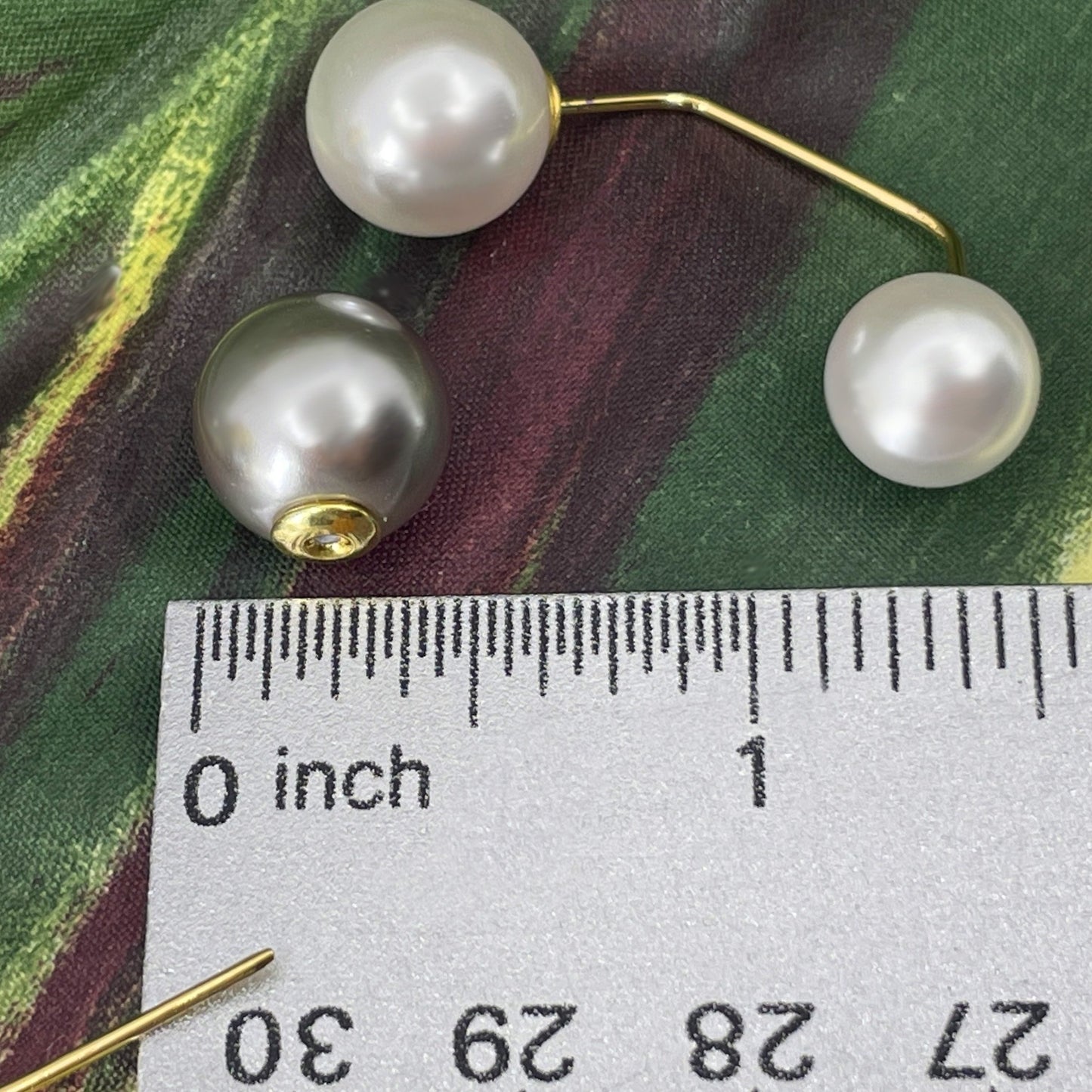 Punehele Shell Pearl Pin