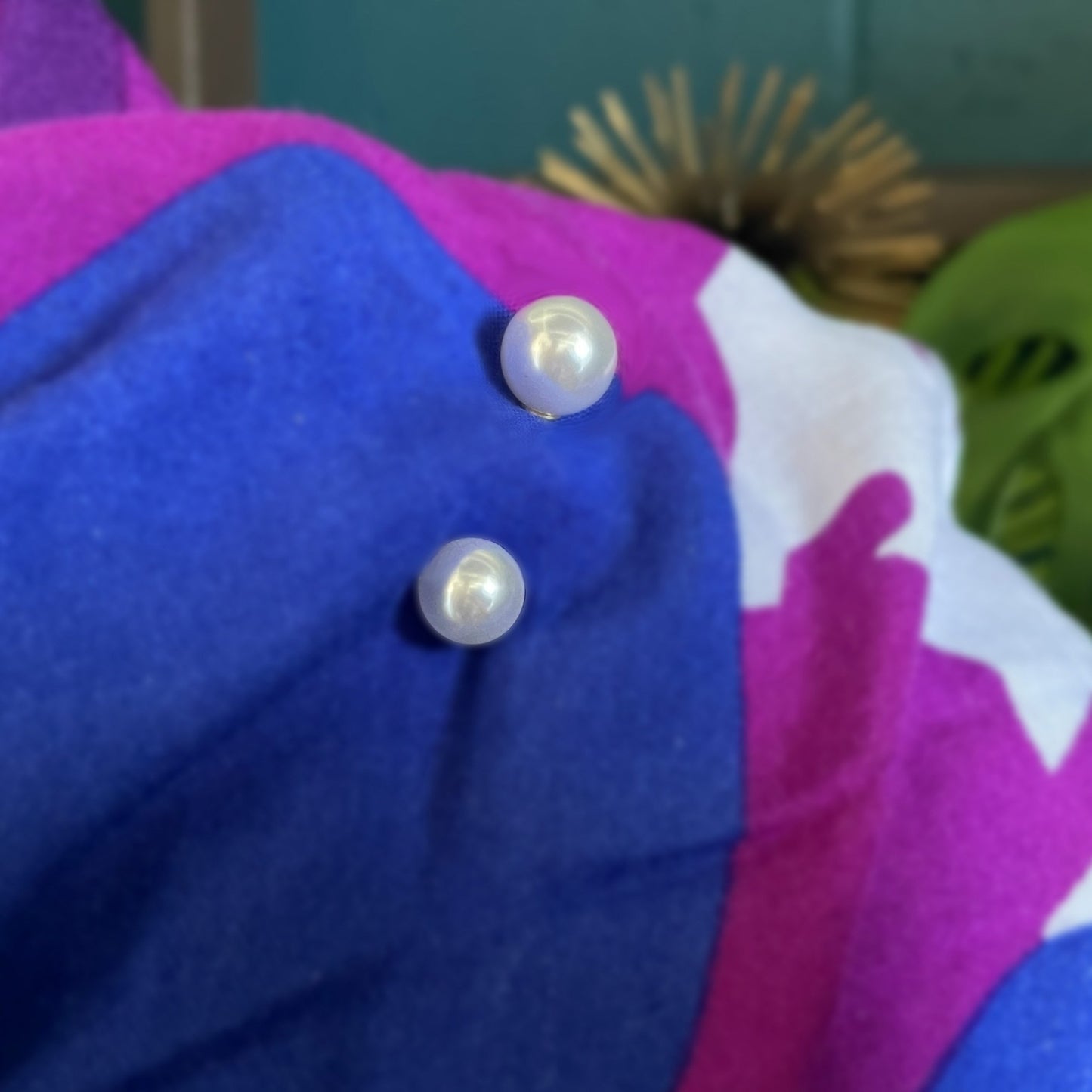 Punehele Shell Pearl Pin
