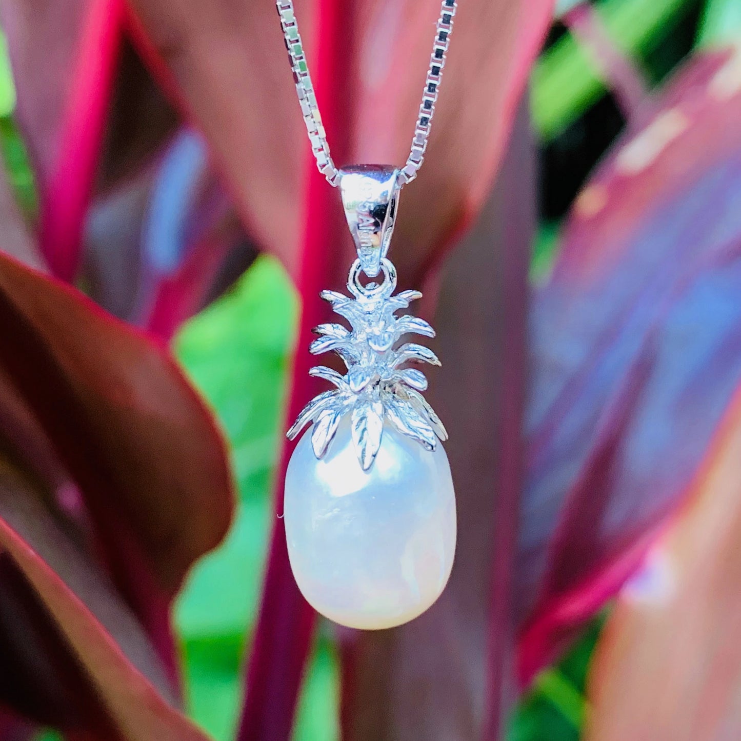 Pineapple Pearl Pendant White