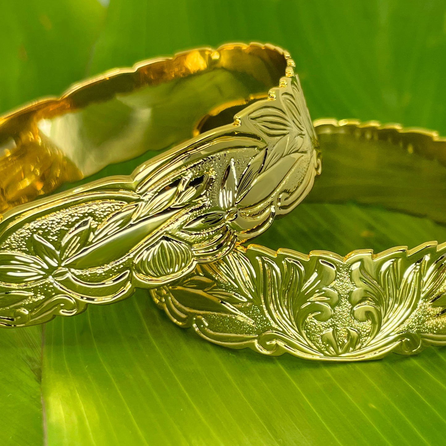 Flower Fantasy 18mm Hawaiian Scroll Bracelet