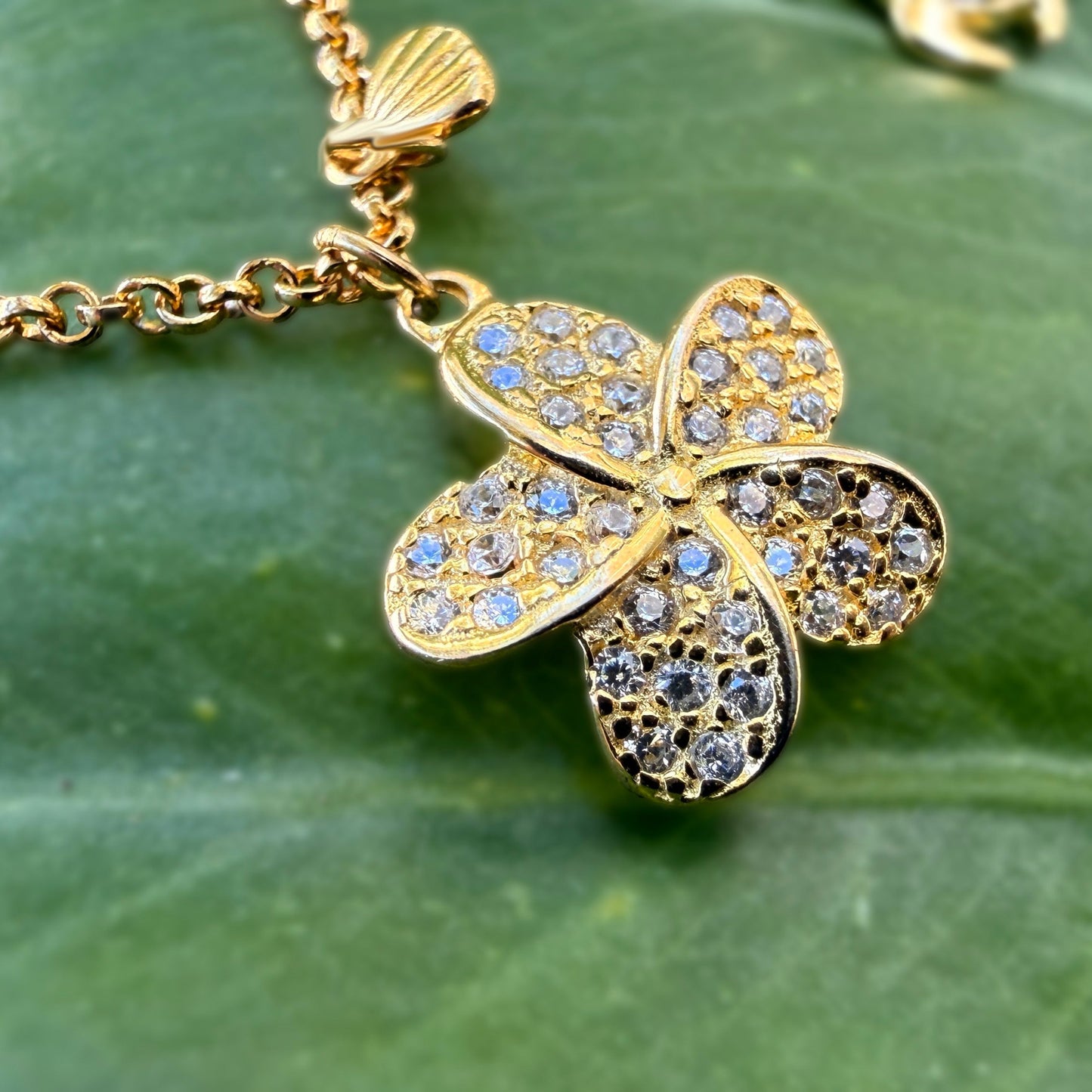 Pua Hō‘ike Plumeria Pave Adjustable Anklet