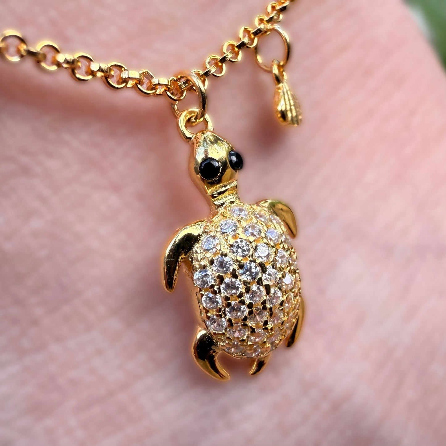 Pua Hō‘ike Plumeria Pave Adjustable Anklet