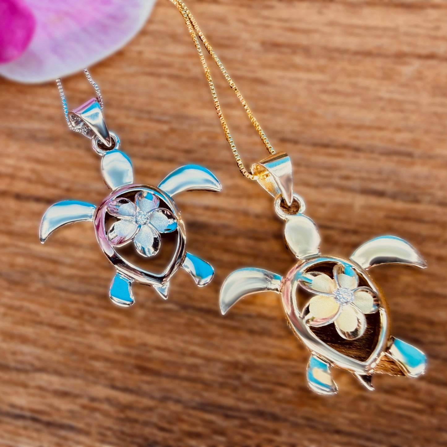 Ke Aloha Honu Plumeria Pendant