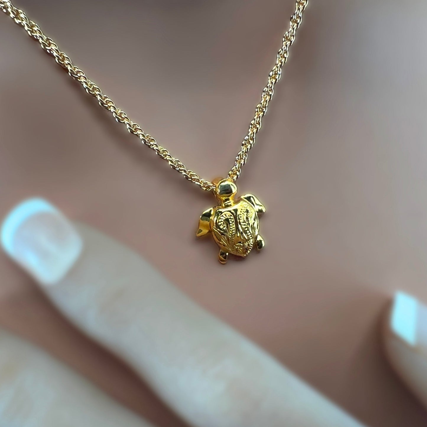 Manini Gold Honu Turtle Pendant w/Chain