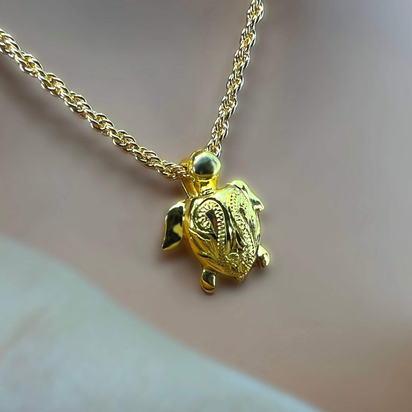 Manini Gold Honu Turtle Pendant w/Chain