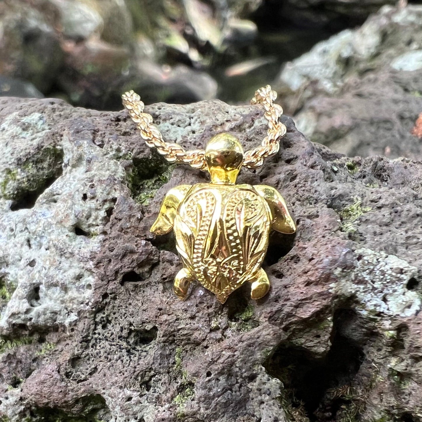 Manini Gold Honu Turtle Pendant w/Chain