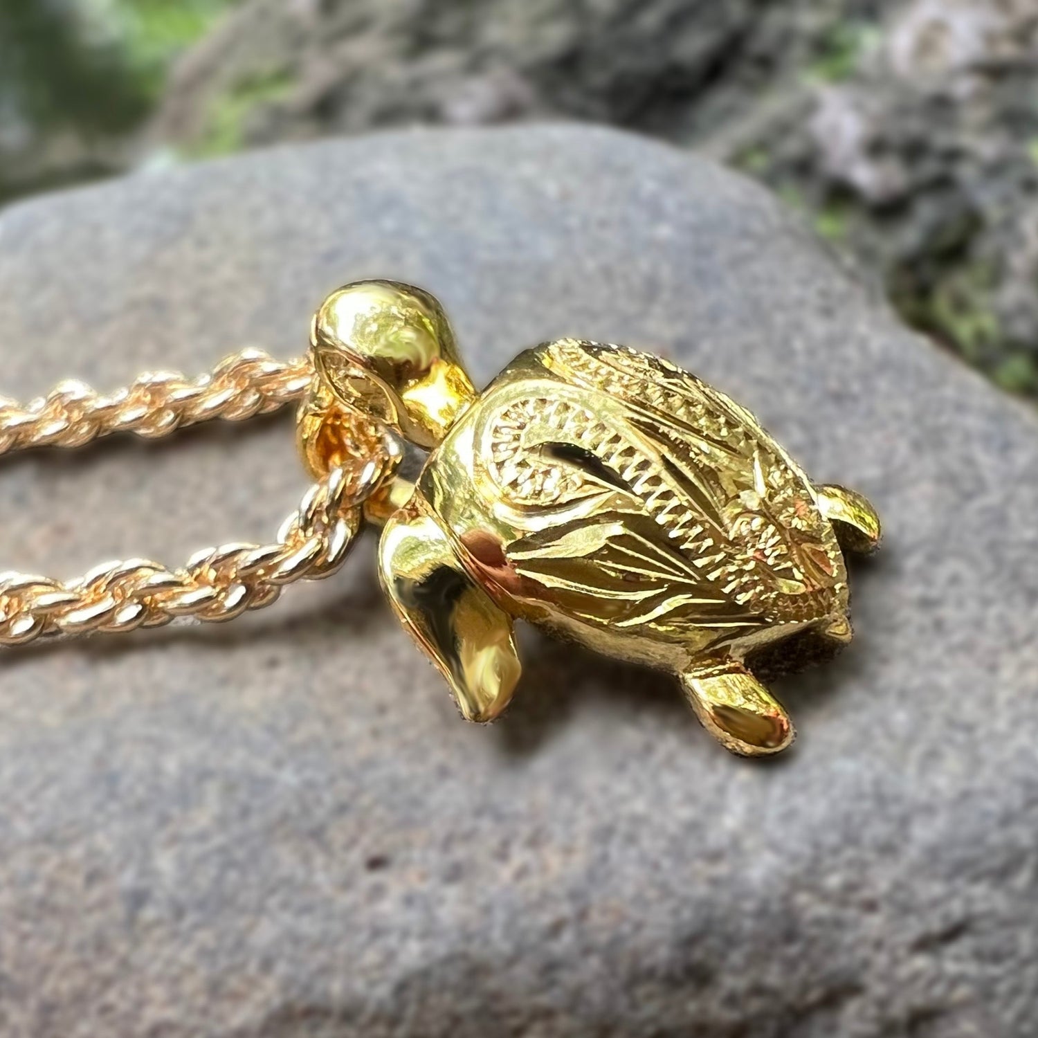 Manini Gold Honu Turtle Pendant w/Chain