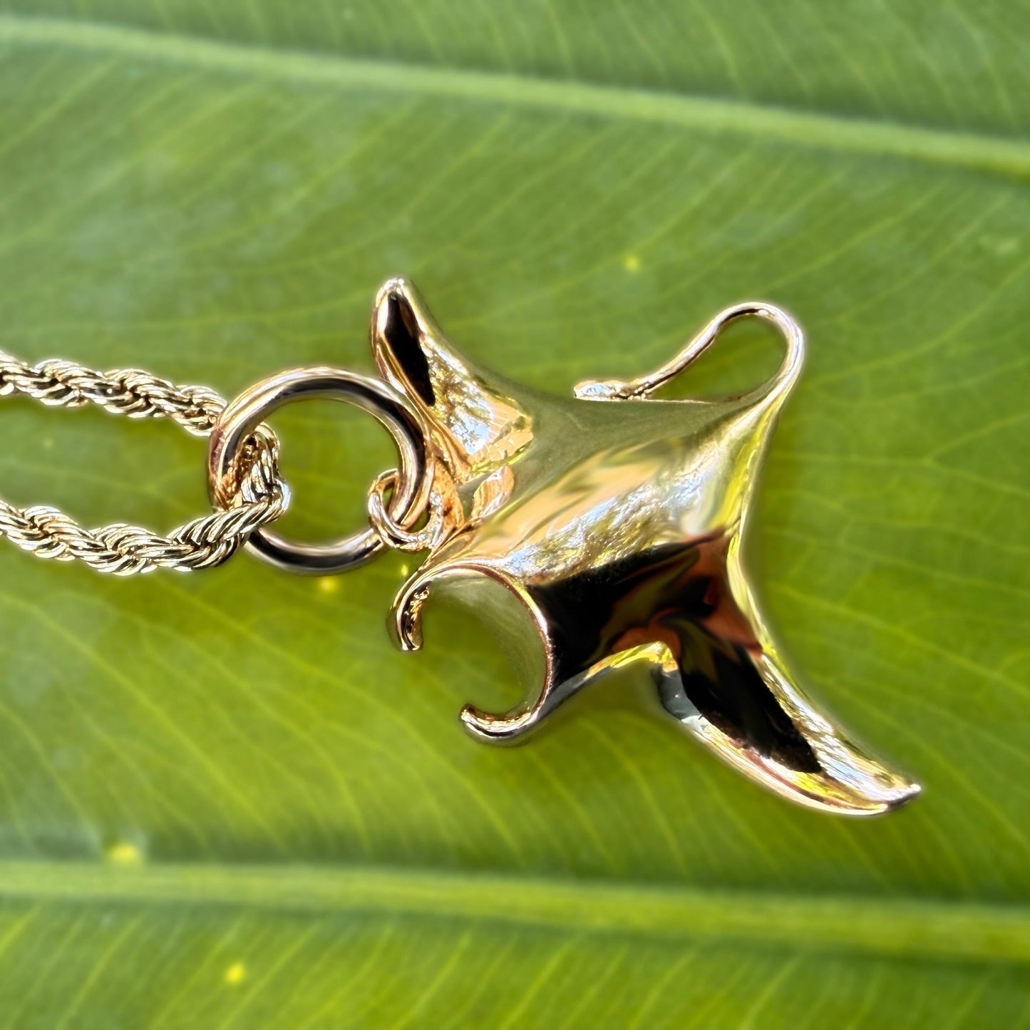 Hahalua Manta Ray Pendant