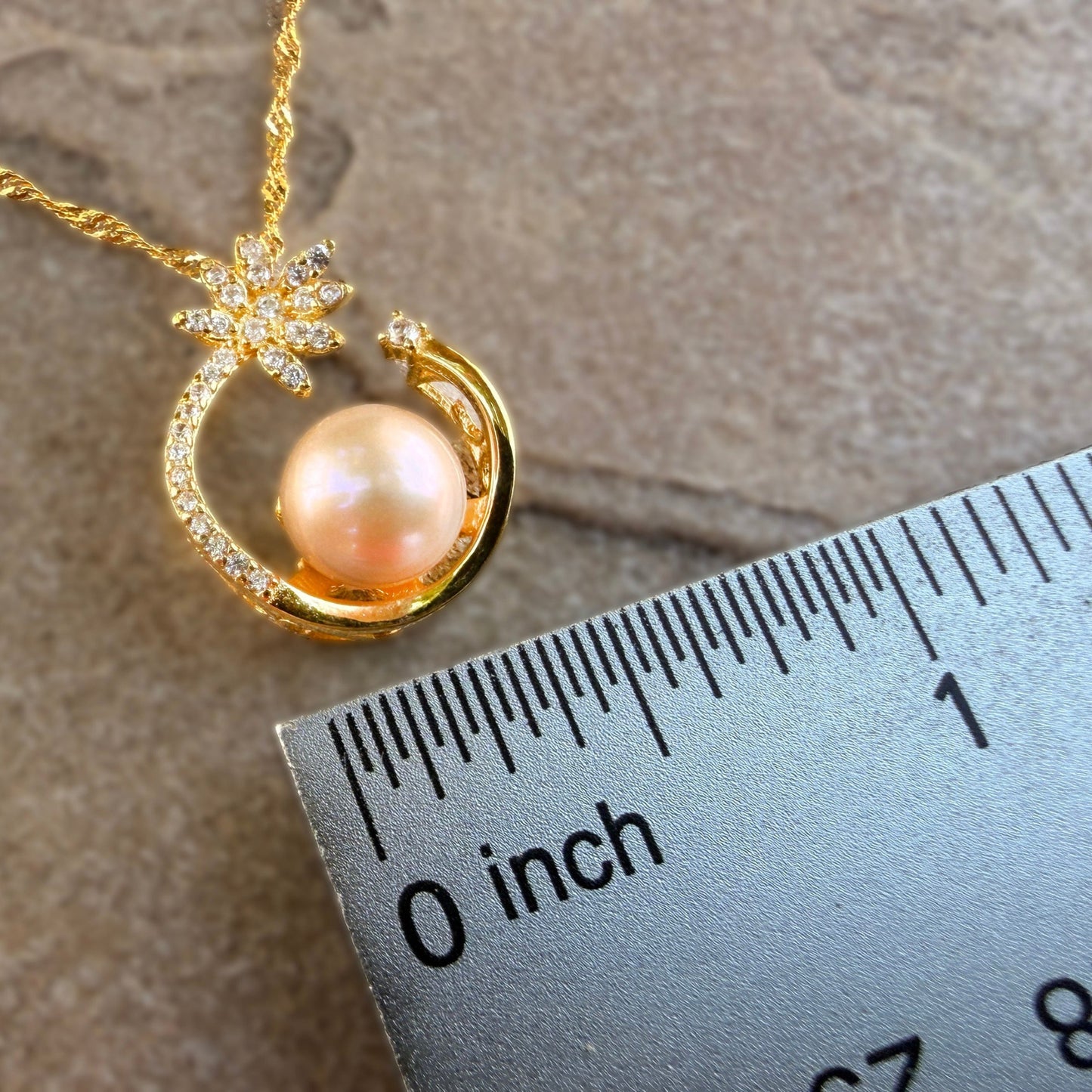 Momi Palm Pendant