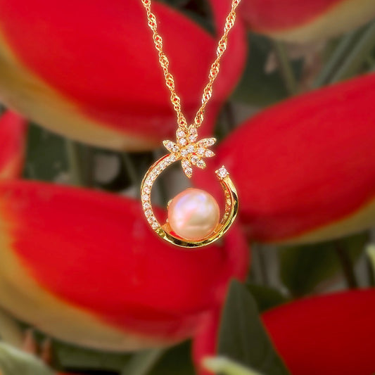 Momi Palm Pendant