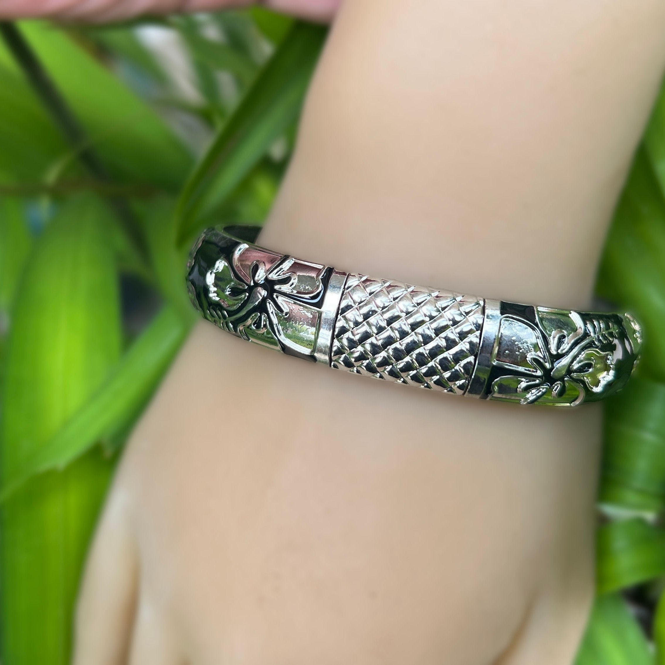 NEW! Puanani Hibiscus Flower Bangle Set of 2 – Showcase Hawaii