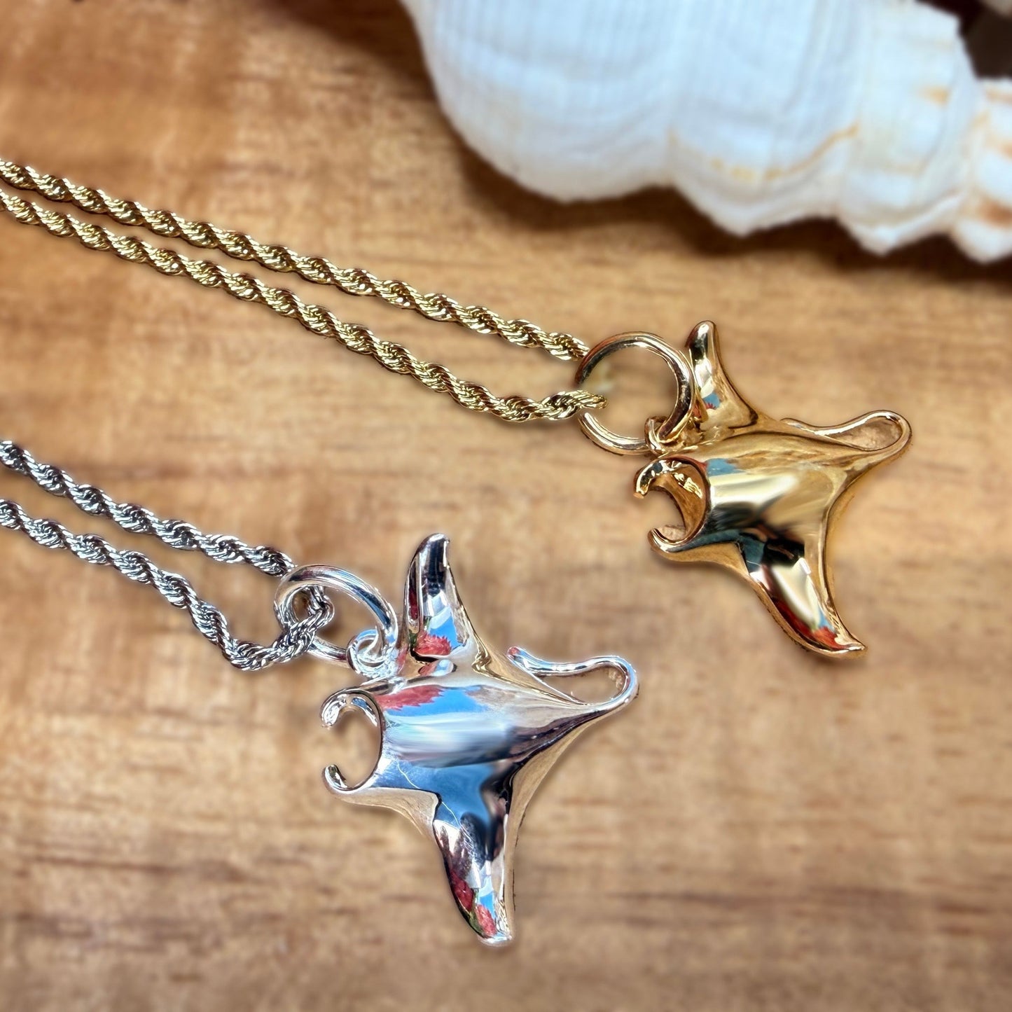 Hahalua Manta Ray Pendant