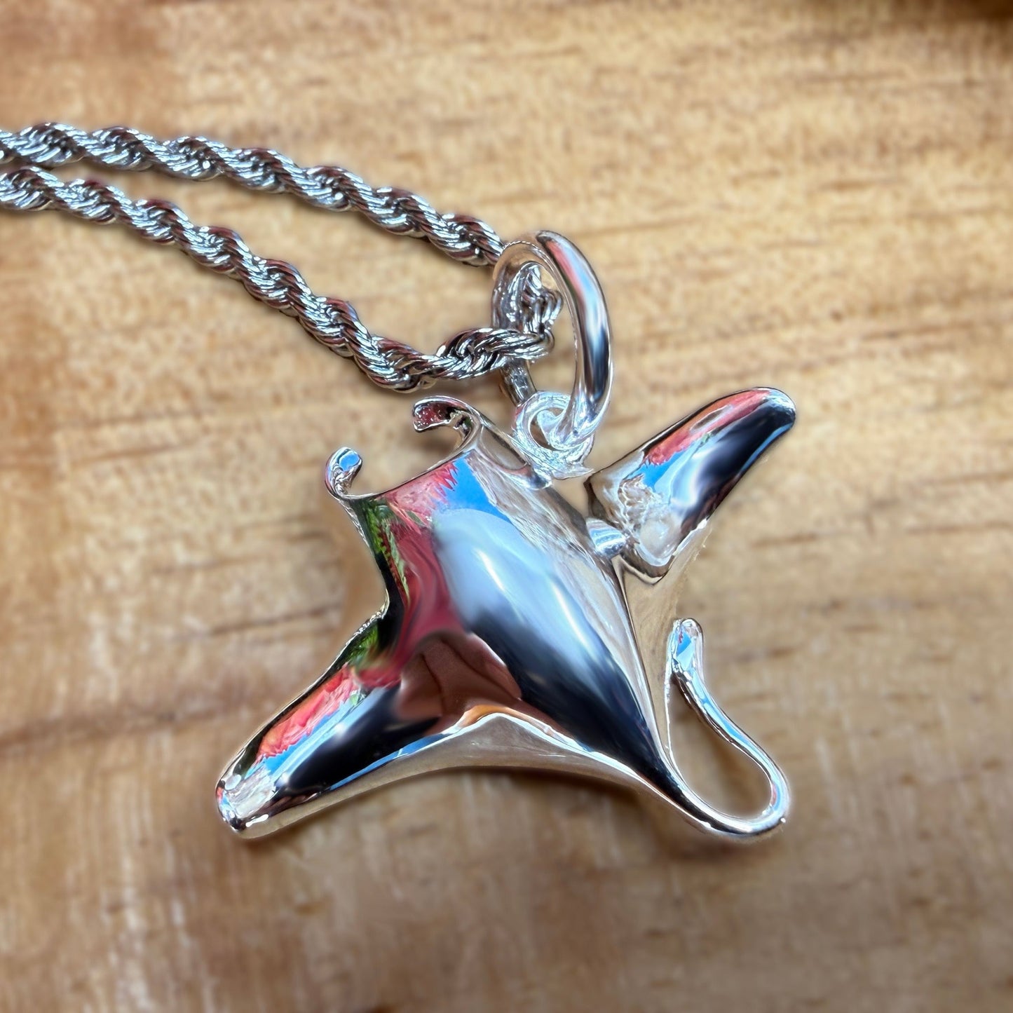 Hahalua Manta Ray Pendant