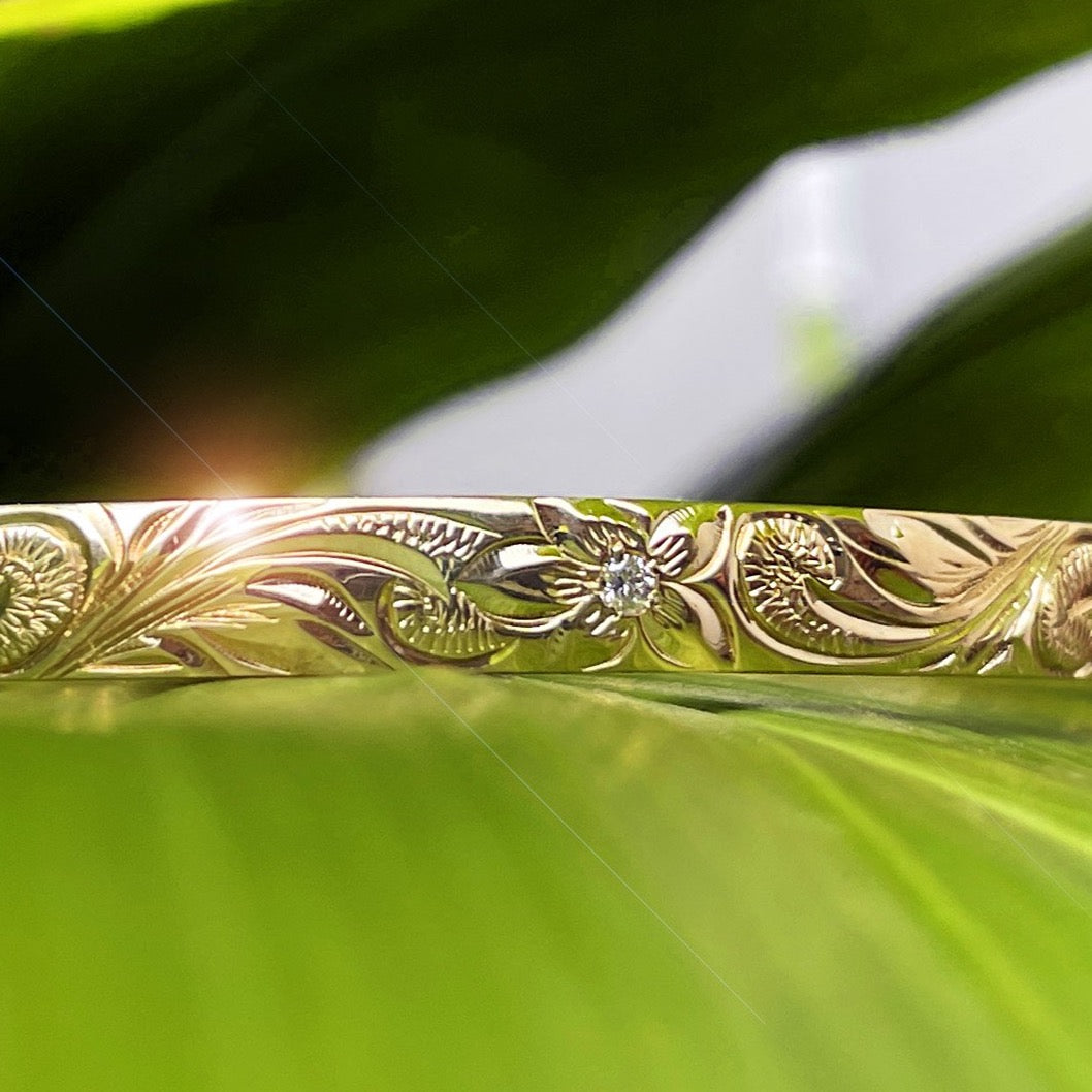 6mm Hawaiian Scroll 6mm Bangle with Diamond