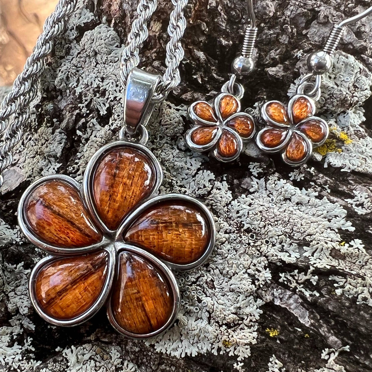 Plumeria Pendant – The Hawaiian Jewel