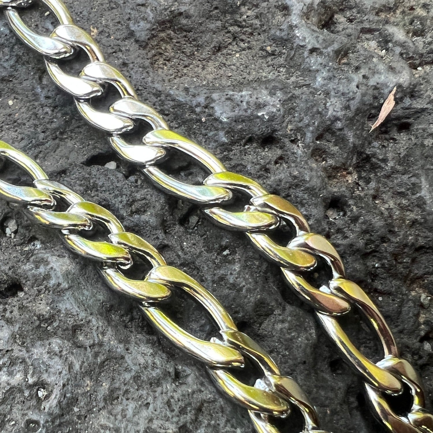 Laau “Wood” Silver Fish hook w/24” 6mm Figaro link Chain