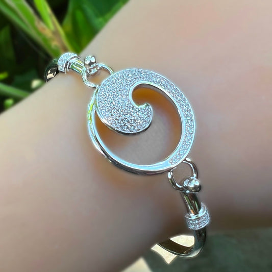 Liki Bracelet with Centerpiece Bangle Bracelet
