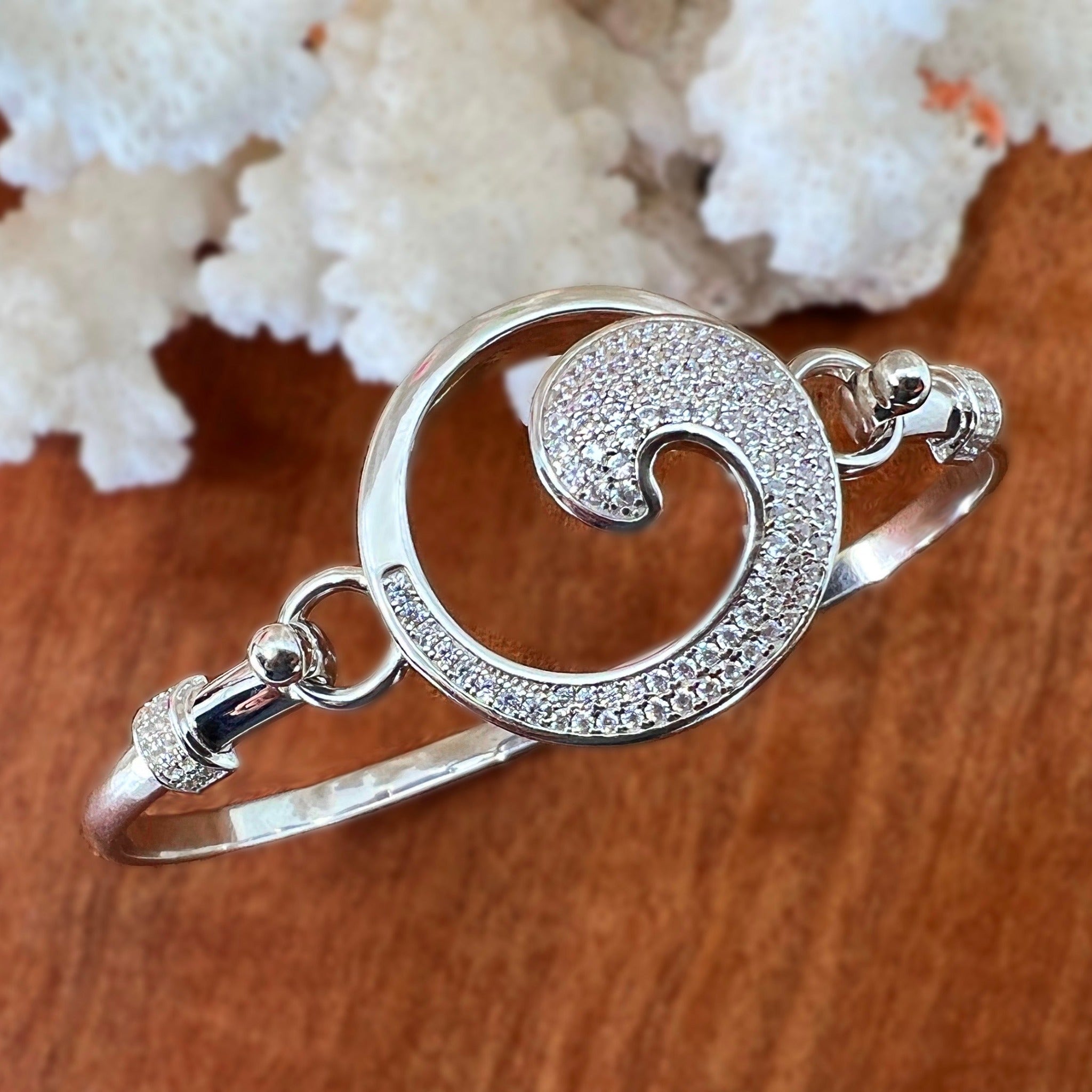 Liki Bracelet with Centerpiece Bangle Bracelet – Showcase Hawaii