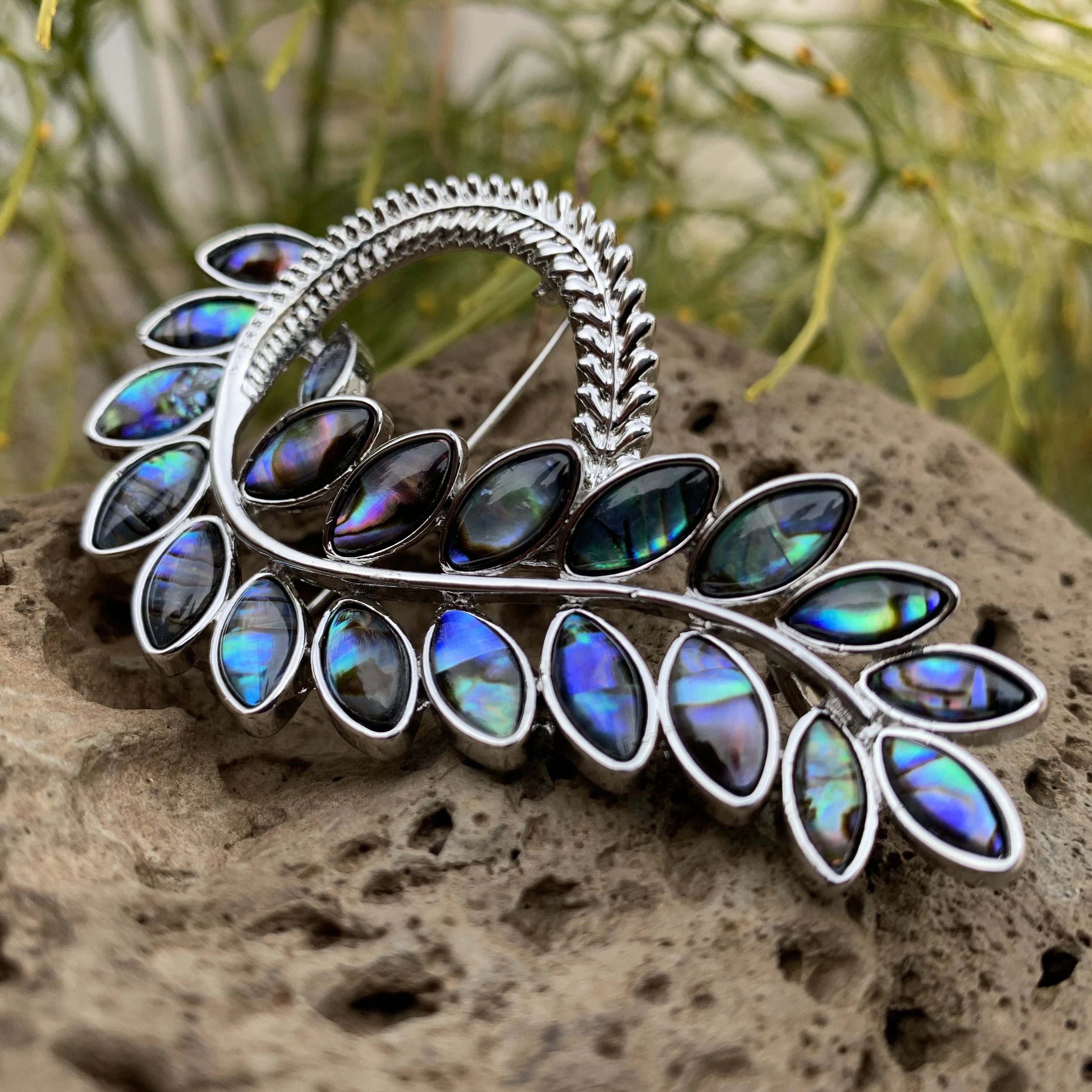 Mother of Pearl Brooch Pendant – Showcase Hawaii