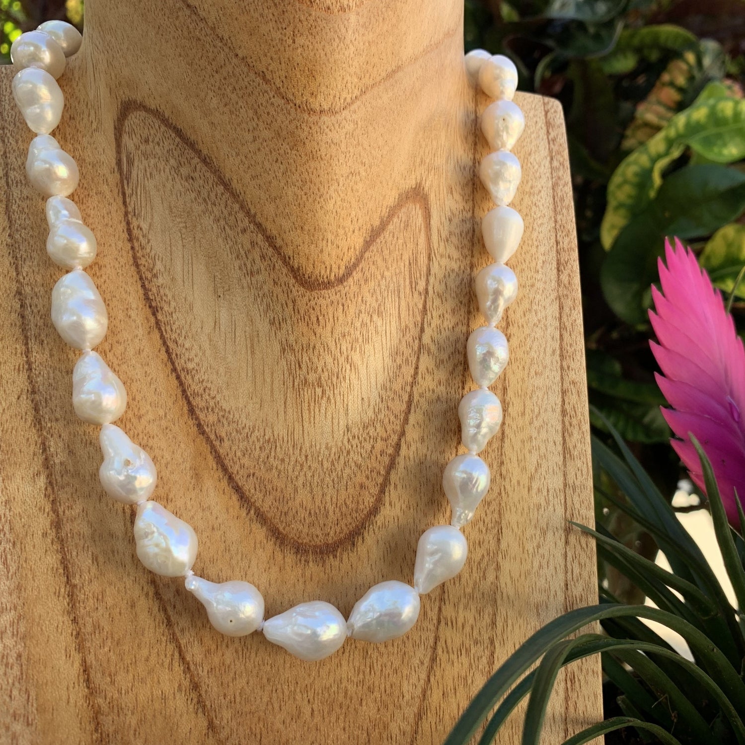 Baroque Pearl Necklace in white.