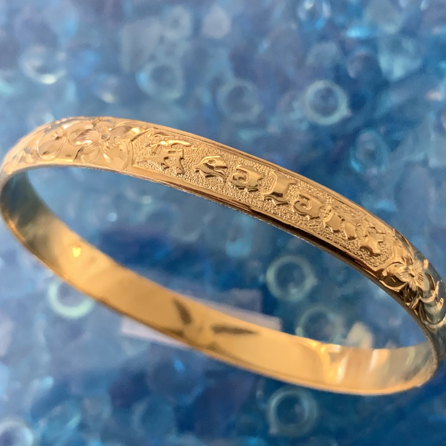 Hawaiian Heirloom Style Bracelet Raised Gold Lettering Straight Edge.