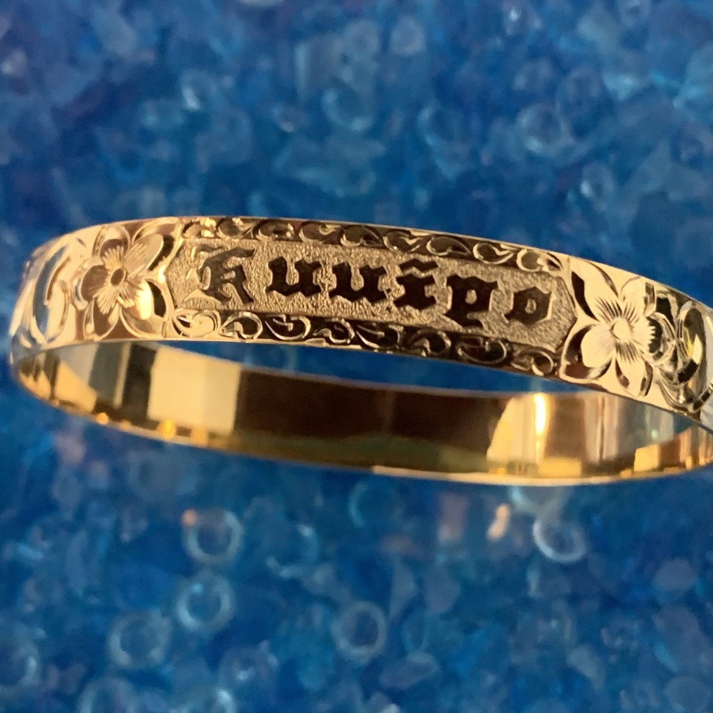Hawaiian Heirloom Style Bracelet Raised Gold Lettering Straight Edge.