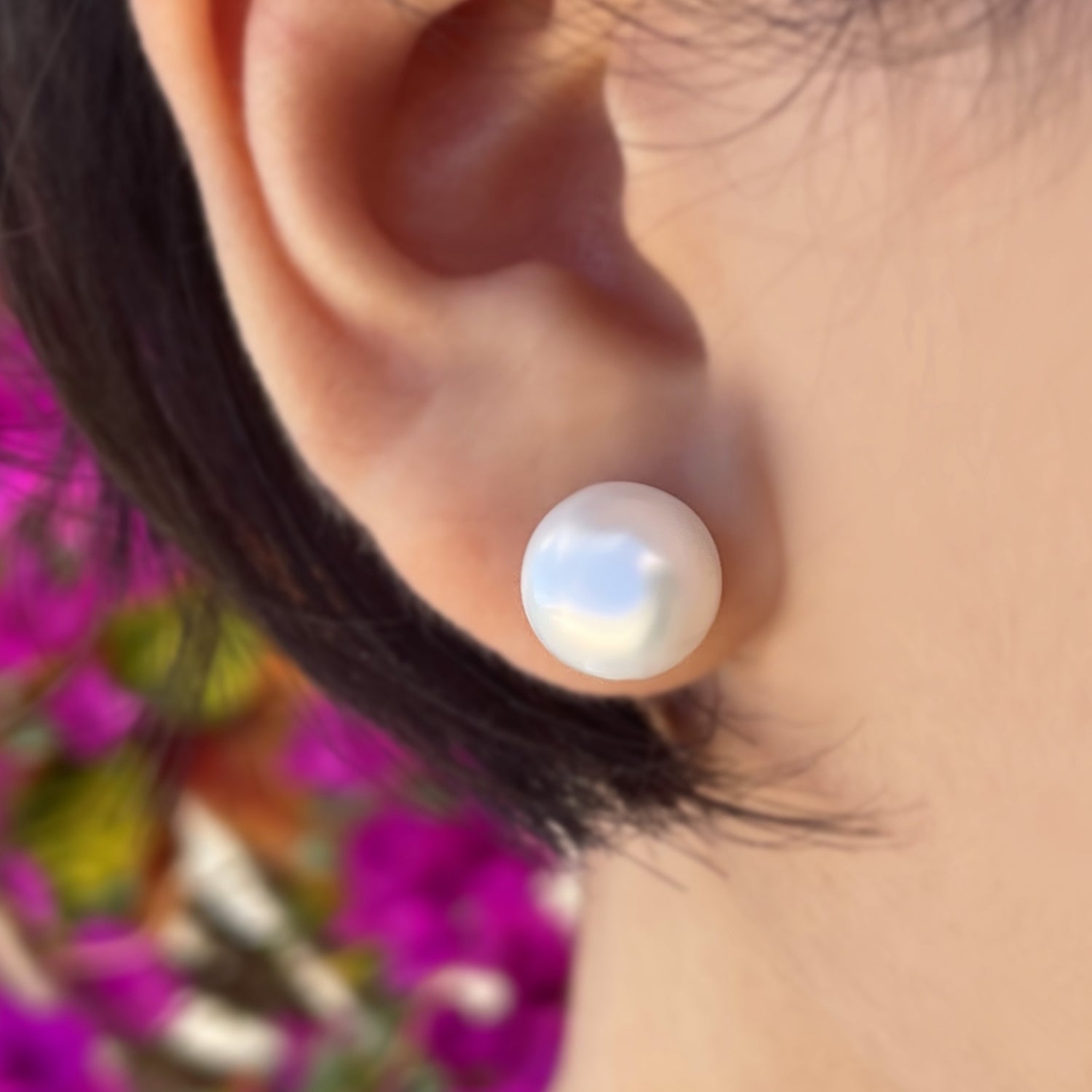 Momi Shell Pearl Post Earring in White