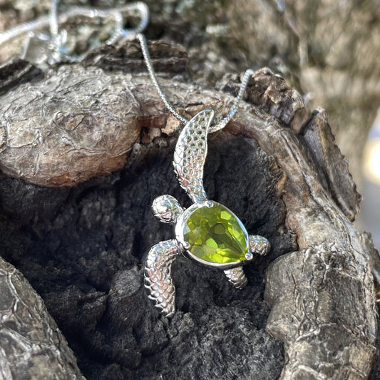 Hawaii Diamond Peridot Pendant with Chain