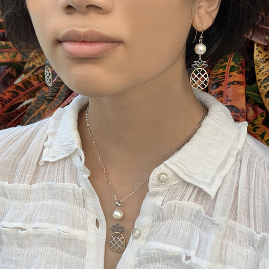 Pineapple Pearl Tricolor Necklace showing white pearl with matching set of pendant and earrings.