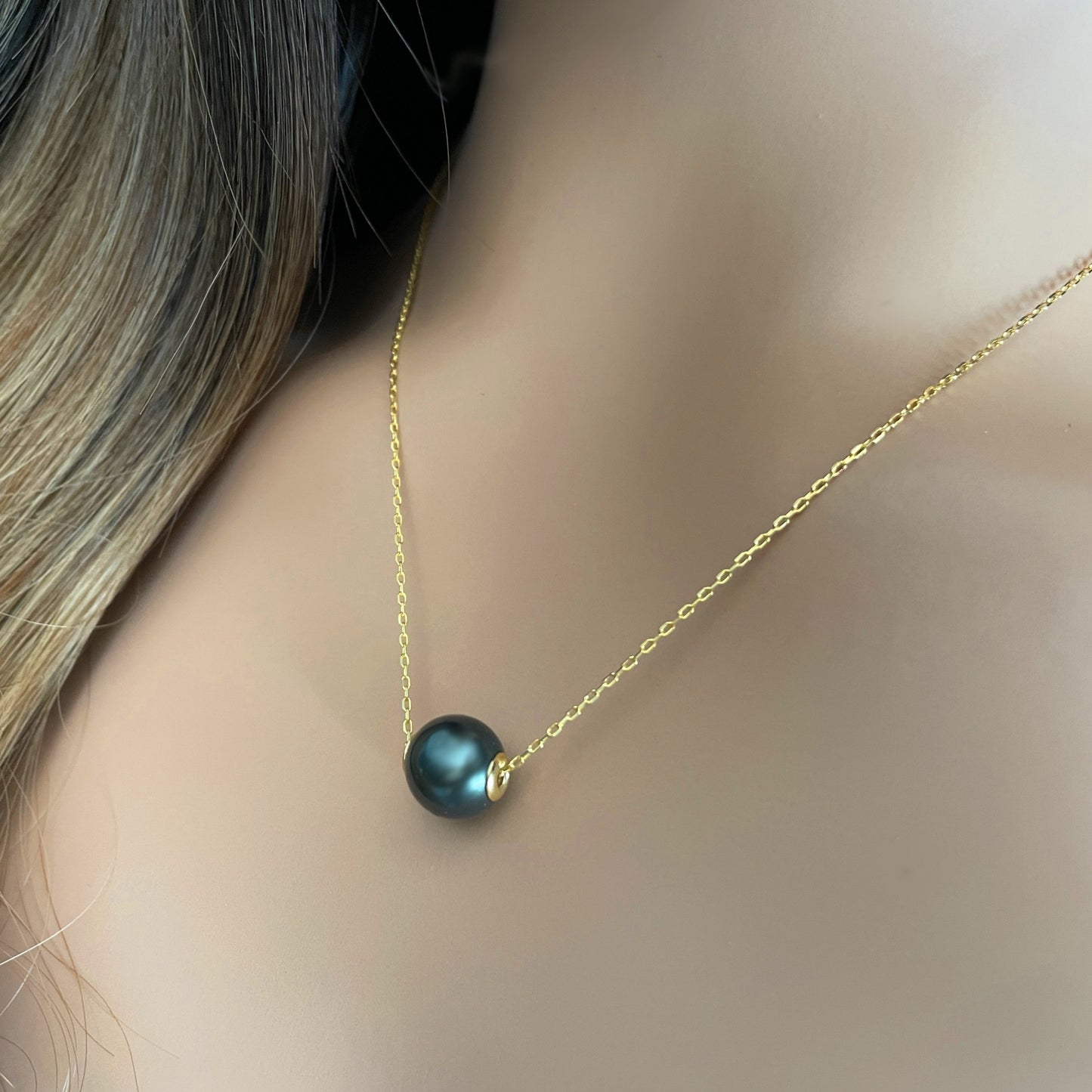 Momi Floating Shell Pearl Necklace