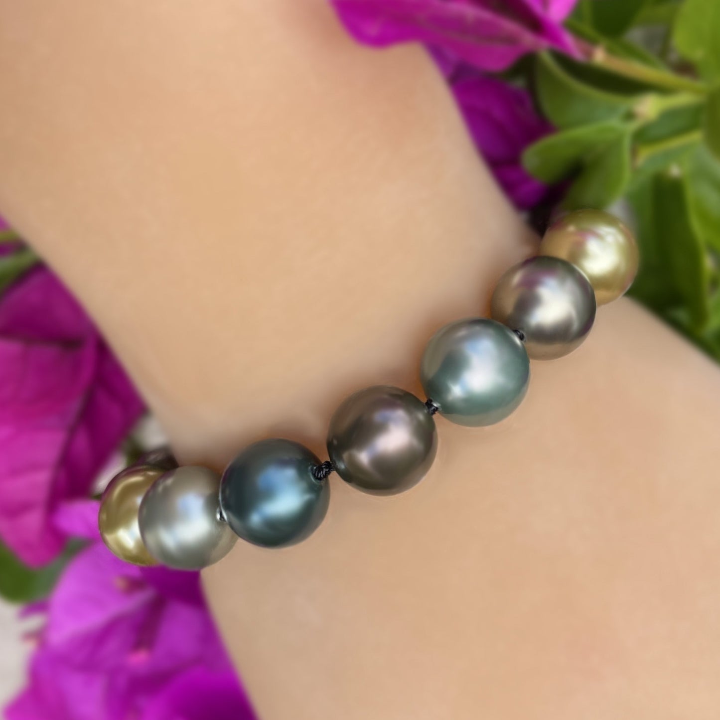 Momi Tahitian Colors Shell Pearl Necklace and Bracelet Combo