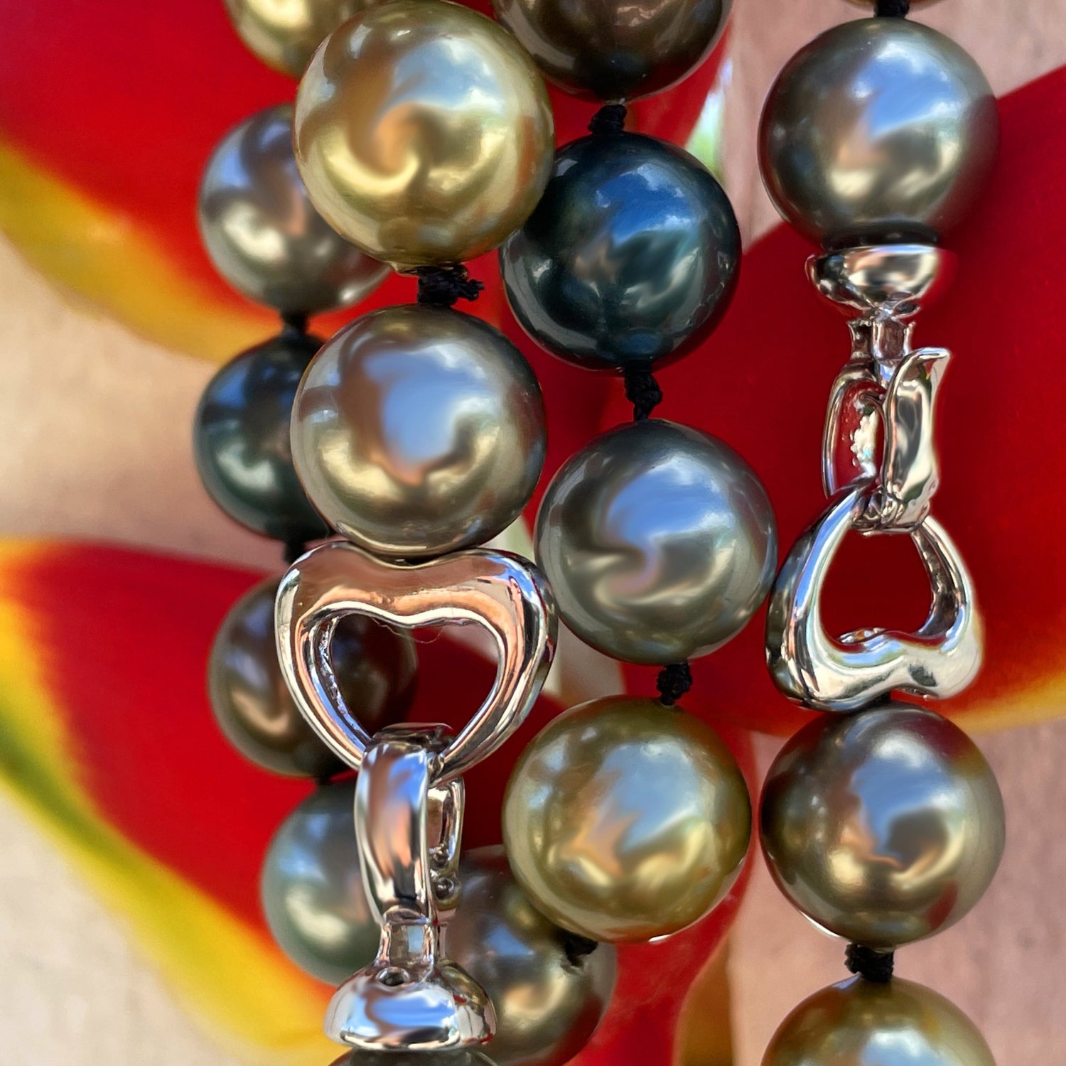 Momi Tahitian Colors Shell Pearl Necklace and Bracelet Combo