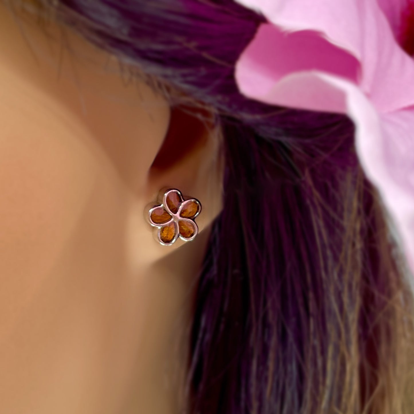 Koa Button Earring in Flower Style